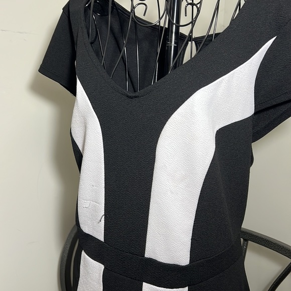 Black and white color block dress - Picture 4 of 5